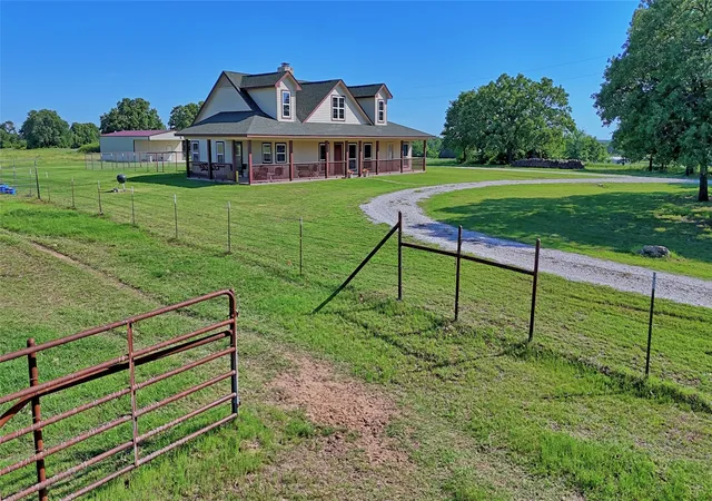 Homes for sale in Bowie, TX | 433 Fruitland Rd, Bowie, TX 76230 | MLS# 21249071