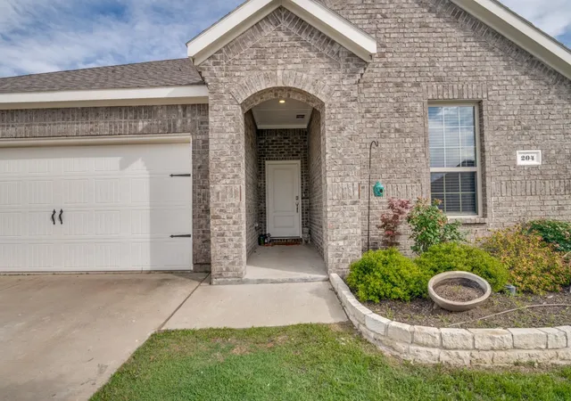 Photo 3 of Single family home for sale at 204 Whitetail Wy, Caddo Mills, TX 75135 | MLS# 21248002 | Listing updated on 2026-08-18