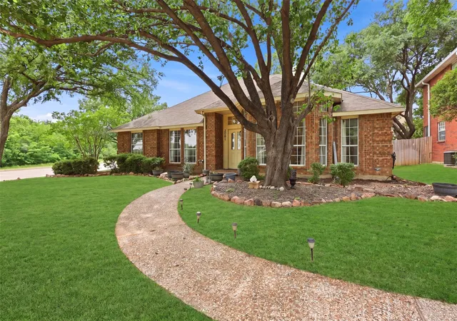 Homes for sale in Carrollton, TX | 2801 Buena Vista Ct, Carrollton, TX 75007 | MLS# 21249313