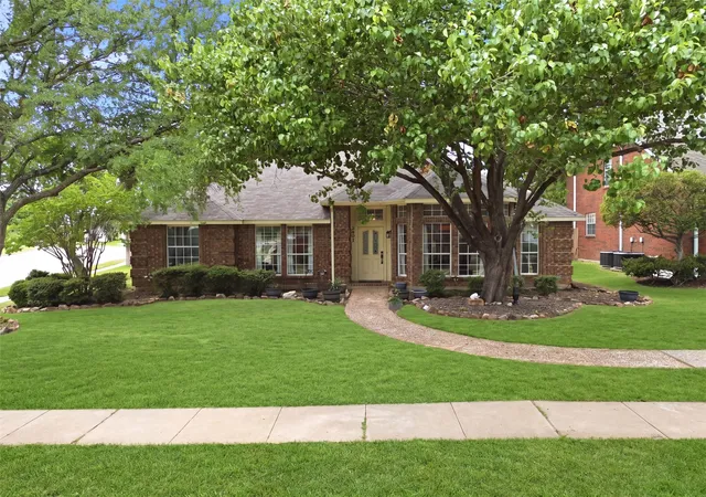 Homes for sale in Carrollton, TX | 2801 Buena Vista Ct, Carrollton, TX 75007 | MLS# 21249313