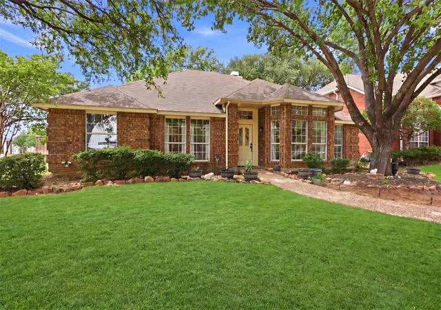Homes for sale in Carrollton, TX | 2801 Buena Vista Ct, Carrollton, TX 75007 | MLS# 21249313