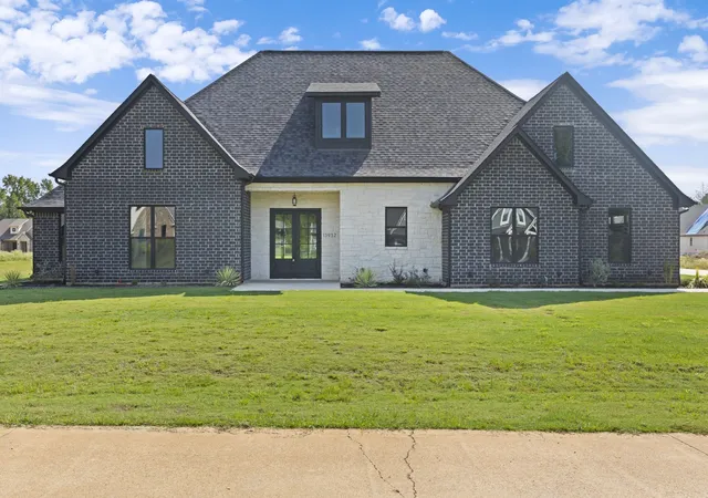 Photo 1 of Single family home for sale at 13932 Cedar Vista Ln, Tyler, TX 75704 | MLS# 21248963 | Listing updated on 2026-10-04