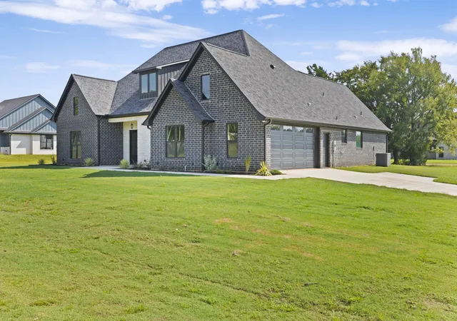 Photo 2 of Single family home for sale at 13932 Cedar Vista Ln, Tyler, TX 75704 | MLS# 21248963 | Listing updated on 2026-10-04