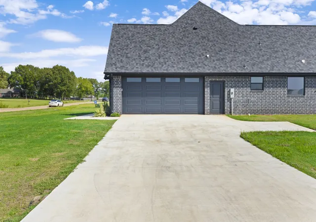 Photo 3 of Single family home for sale at 13932 Cedar Vista Ln, Tyler, TX 75704 | MLS# 21248963 | Listing updated on 2026-10-04