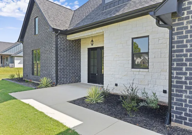 Photo 3 of Single family home for sale at 13932 Cedar Vista Ln, Tyler, TX 75704 | MLS# 21248963 | Listing updated on 2026-10-04