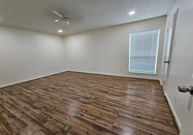 Listing Photo 4 - Condo for sale in building located at 12816 Midway Rd, Dallas, TX 75244 - Unit #1067