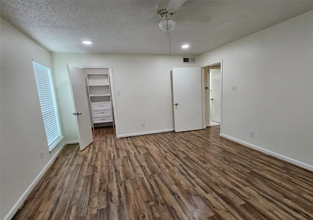 Listing Photo 5 - Condo for sale in building located at 12816 Midway Rd, Dallas, TX 75244 - Unit #1067