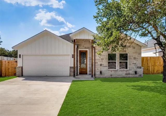 Homes for sale in Granbury, TX | 5912 Tin Top Hwy, Granbury, TX 76048 | MLS# 21249288
