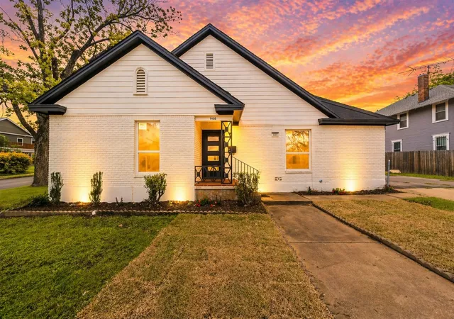 Photo 1 of Single family home for sale at 900 N 22nd St, Waco, TX 76707 | MLS# 21248977 | Listing updated on 2026-08-29