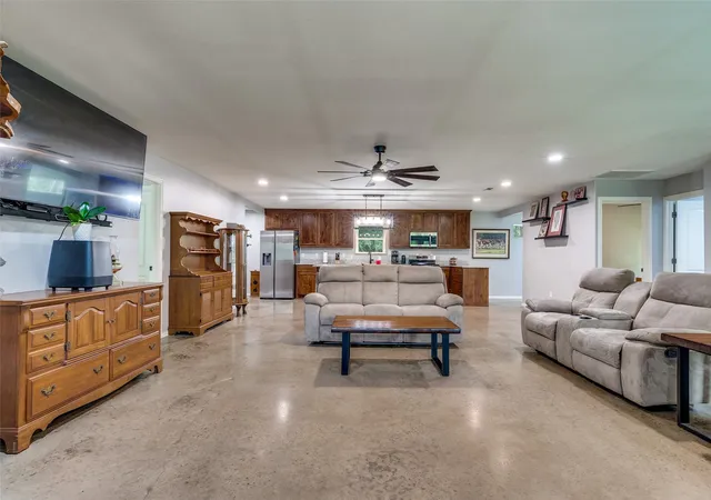 Homes for sale in Grandview, TX | 5115 County Road 423, Grandview, TX 76050 | MLS# 21249373