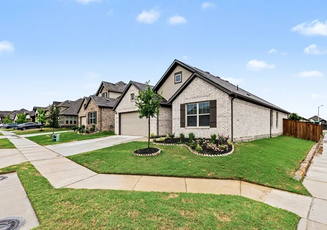 Photo 2 of Single family home for sale at 157 Greenback Trl, Fort Worth, TX 76131 | MLS# 21244073 | Listing updated on 2026-07-27