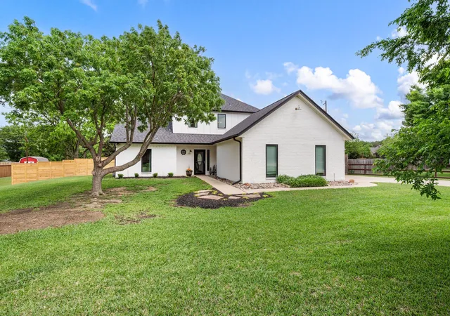 Homes for sale in Keller, TX | 508 Chandler Rd, Keller, TX 76248 | MLS# 21241494