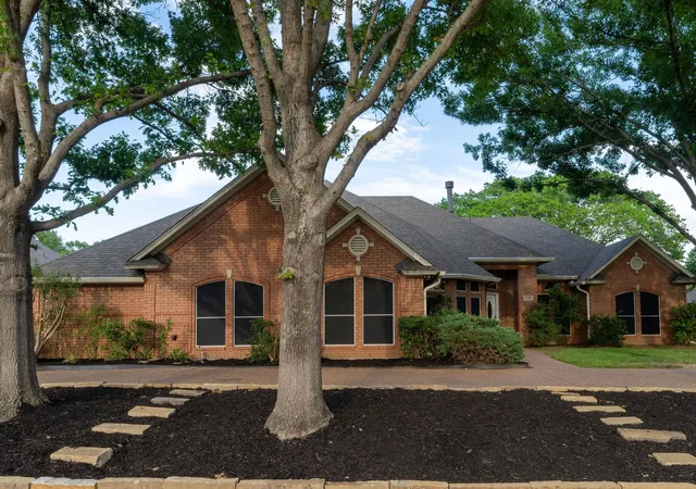 Homes for sale in Colleyville, TX | 5709 Hidden Oaks Dr, Colleyville, TX 76034 | MLS# 21249476