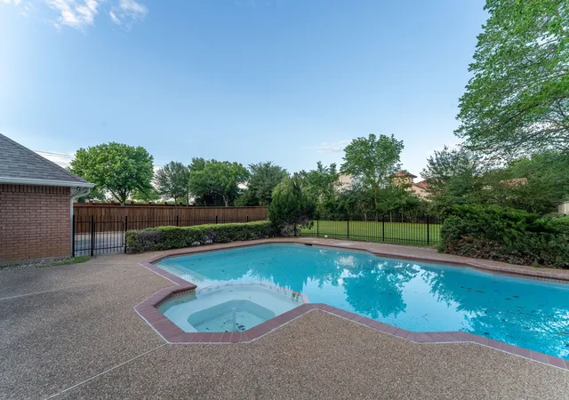 Homes for sale in Colleyville, TX | 5709 Hidden Oaks Dr, Colleyville, TX 76034 | MLS# 21249476