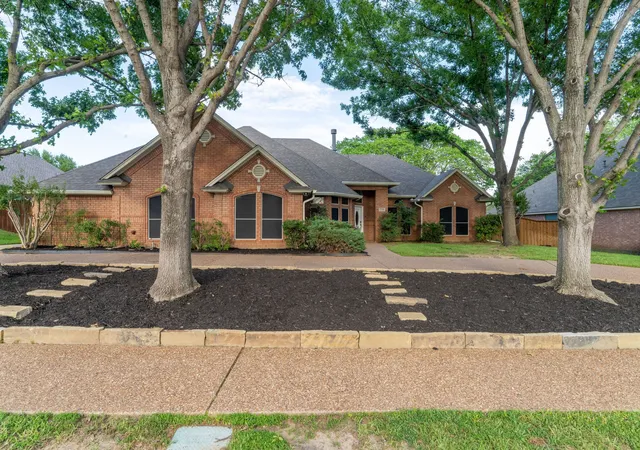 Homes for sale in Colleyville, TX | 5709 Hidden Oaks Dr, Colleyville, TX 76034 | MLS# 21249476