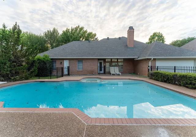 Homes for sale in Colleyville, TX | 5709 Hidden Oaks Dr, Colleyville, TX 76034 | MLS# 21249476