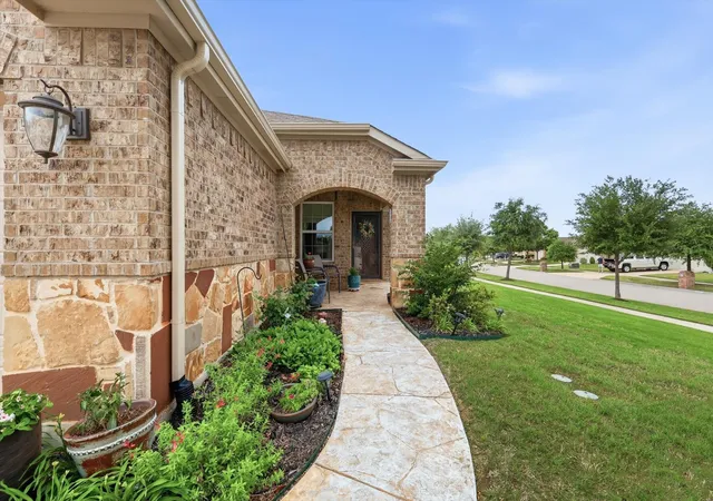 Homes for sale in Frisco, TX | 2112 Beachfront Dr, Frisco, TX 75036 | MLS# 21237055