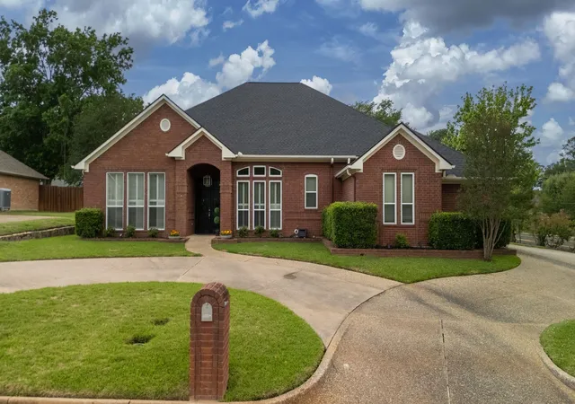 Homes for sale in Tyler, TX | 5701 Churchill Dr, Tyler, TX 75703 | MLS# 21244903