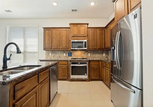 Photo 3 of Single family home for sale at 1812 Graham Wy, Mansfield, TX 76063 | MLS# 21195213 | Listing updated on 2026-09-23