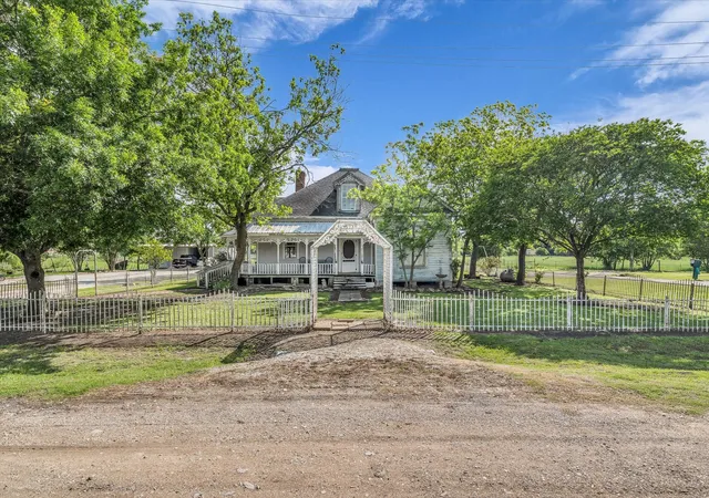 Homes for sale in Mount Calm, TX | 421 N Huey Ave W, Mount Calm, TX 76673 | MLS# 21248275