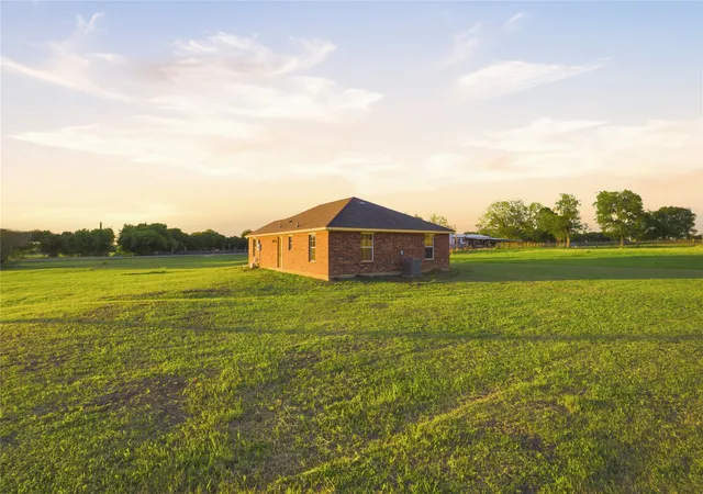 Photo 2 of Single family home for sale at 330 Fm 3147, Itasca, TX 76055 | MLS# 21245419 | Listing updated on 2026-08-04