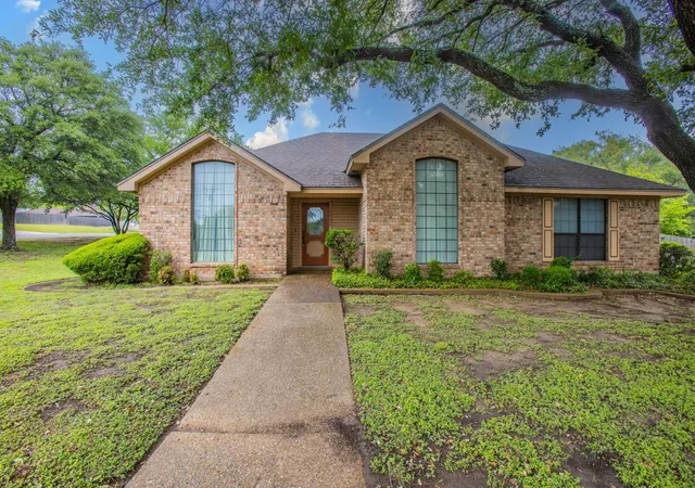 Homes for sale in Woodway, TX | 9900 Oak Ridge Cir, Woodway, TX 76712 | MLS# 21248259