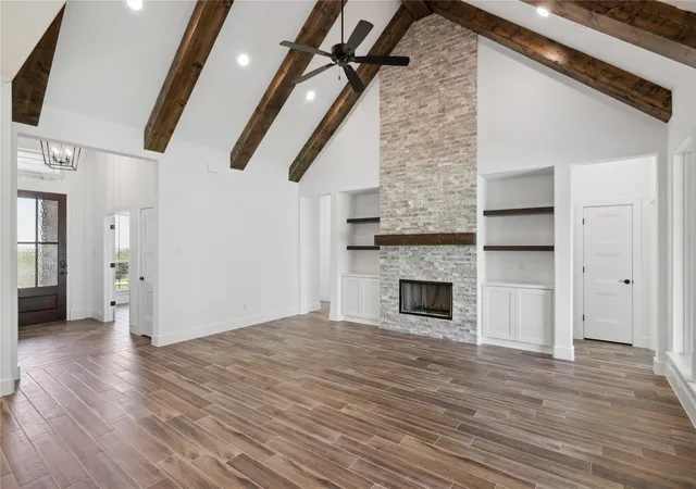 Photo 4 of Single family home for sale at 104 Oak Meadow Ln, Weatherford, TX 76085 | MLS# 21249442 | Listing updated on 2026-08-30