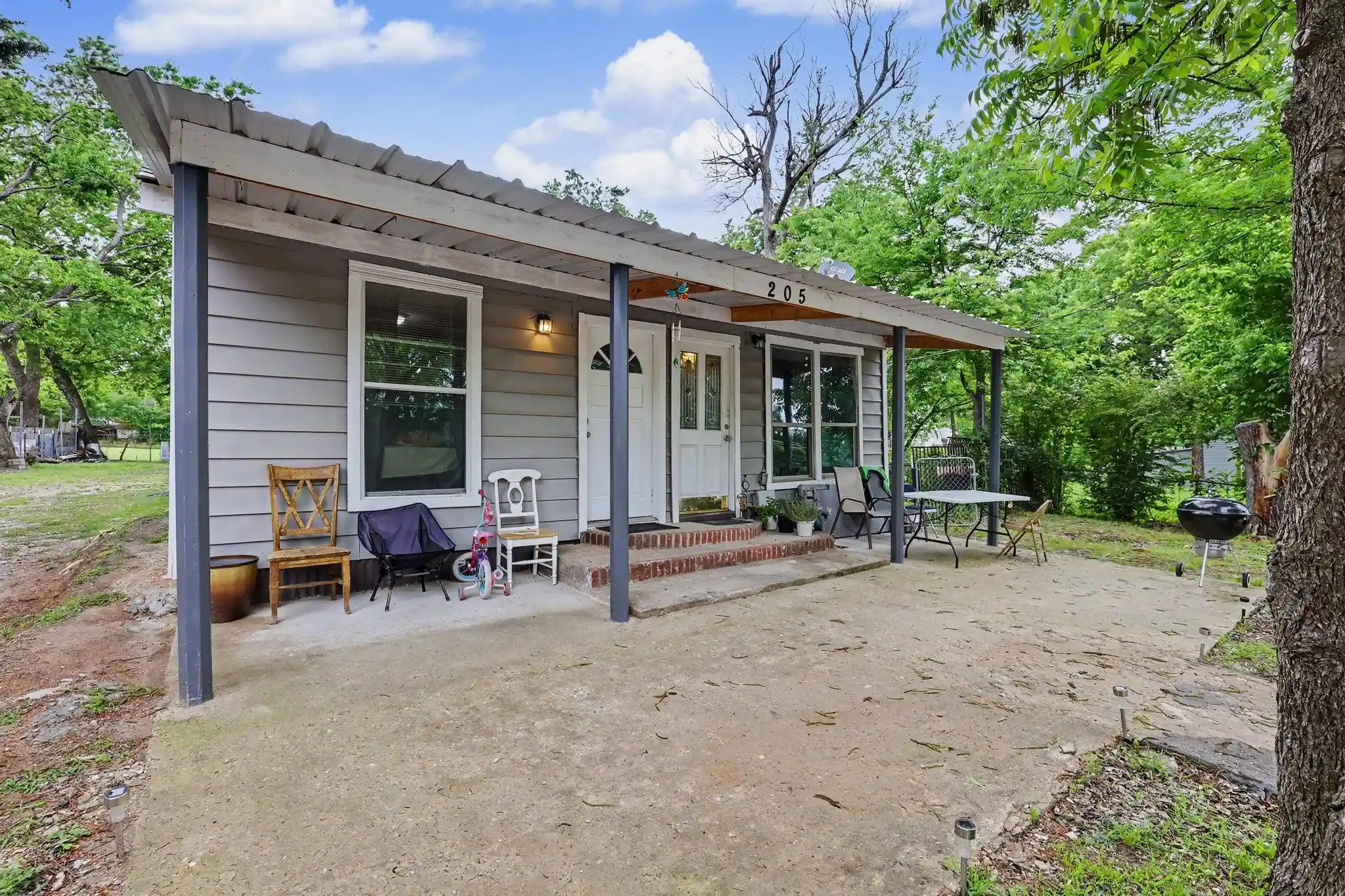 Photo 1 of Single family home for sale at 205 S Main St, Bonham, TX 75418 | MLS# 21247567 | Listing updated on 2026-05-29