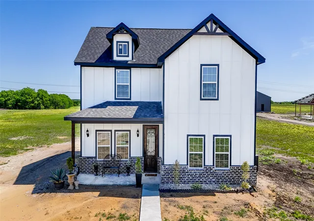Photo 3 of Single family home for sale at 505 Farmer Rd, Ennis, TX 75119 | MLS# 21246802 | Listing updated on 2026-08-26