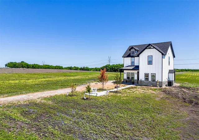 Photo 3 of Single family home for sale at 505 Farmer Rd, Ennis, TX 75119 | MLS# 21246802 | Listing updated on 2026-09-30