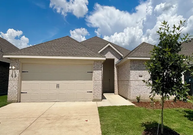 Photo 1 of Sale Pending at 3008 Charleston Dr, Ennis, TX 75119 | MLS# 21249639 | Listing updated on 2026-07-17