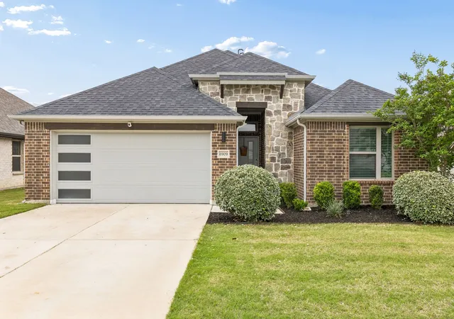 Homes for sale in Venus, TX | 6909 Lilac Dr, Venus, TX 76084 | MLS# 21249596