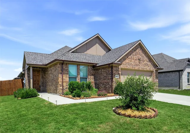Homes for sale in Sanger, TX | 3017 Cliffview Dr, Sanger, TX 76266 | MLS# 21245542