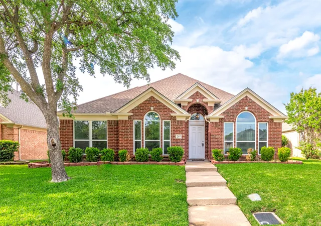 1st image of 207 Meredith Ct, Irving, TX 75063 | MLS# 21249345