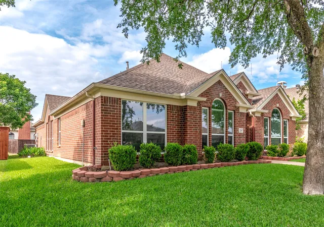 3rd image of 207 Meredith Ct, Irving, TX 75063 | MLS# 21249345