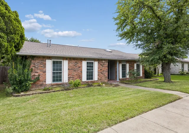 Homes for sale in Carrollton, TX | 2936 Furneaux Ln, Carrollton, TX 75007 | MLS# 21245777