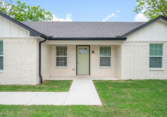 Homes for sale in Wills Point, TX | 1015 W Park Dr, Wills Point, TX 75169 | MLS# 21240614