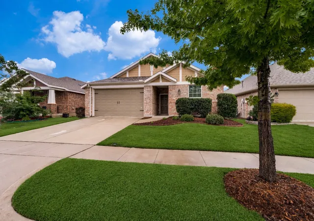 Homes for sale in Aubrey, TX | 1612 Meadow Trail Ln, Aubrey, TX 76227 | MLS# 21248308