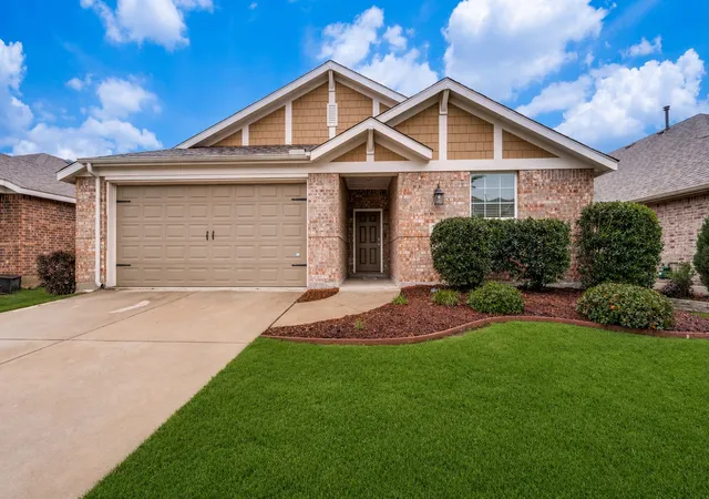 Homes for sale in Aubrey, TX | 1612 Meadow Trail Ln, Aubrey, TX 76227 | MLS# 21248308