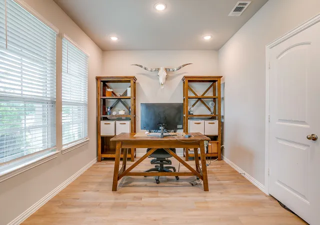 Photo 3 of Single family home for sale at 1303 Hickory Ct, Weatherford, TX 76086 | MLS# 21249056 | Listing updated on 2026-08-22