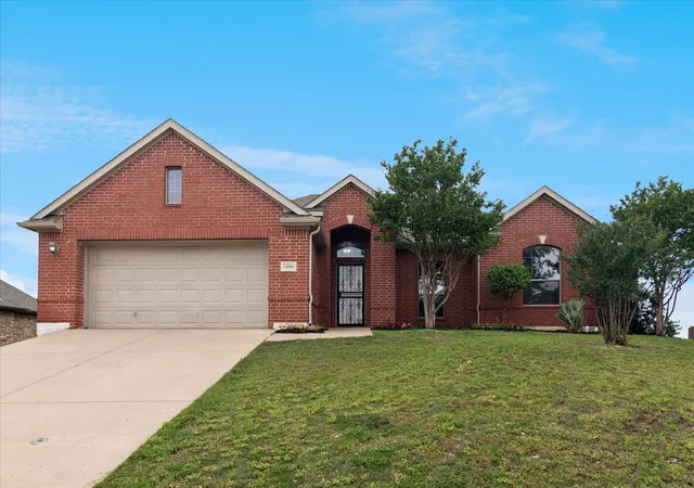 Photo 2 of Sale Pending at 11000 Owl Creek Dr, Fort Worth, TX 76179 | MLS# 21246248 | Listing updated on 2026-10-07