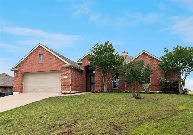 Photo 1 of Sale Pending at 11000 Owl Creek Dr, Fort Worth, TX 76179 | MLS# 21246248 | Listing updated on 2026-10-07