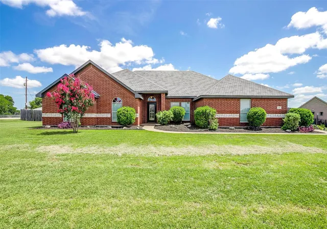 Homes for sale in Red Oak, TX | 101 Springfield Ln, Red Oak, TX 75165 | MLS# 21248322
