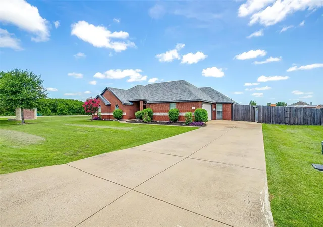 Homes for sale in Red Oak, TX | 101 Springfield Ln, Red Oak, TX 75165 | MLS# 21248322