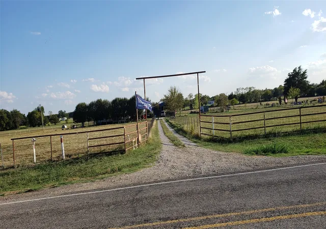 Photo 33 of Single family home for sale at 806 N Fm 1752, Savoy, TX 75479 | MLS# 21247588 | Listing updated on 2026-08-19