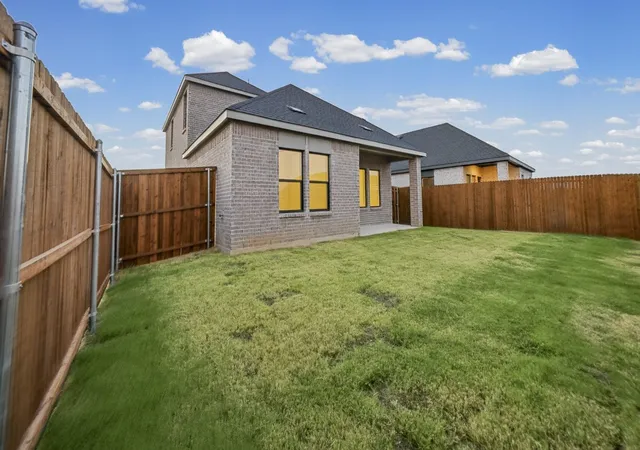 Photo 4 of Single family home for sale at 2033 Whispering Ln, Celina, TX 75009 | MLS# 21249772 | Listing updated on 2026-10-06