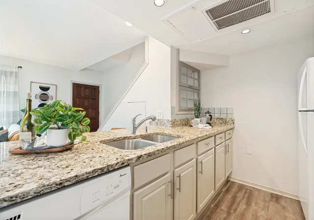 Homes for sale in Dallas, TX | 2710 Douglas Ave #114, Dallas, TX 75219 | MLS# 21247431