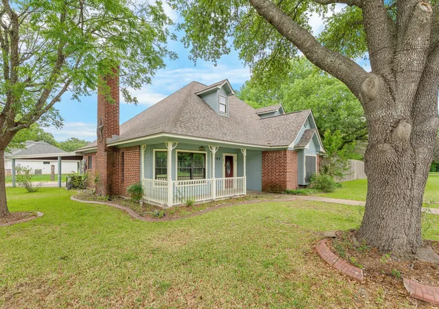 Photo 3 of Single family home for sale at 592 Ouida Dr, Waco, TX 76705 | MLS# 21244945 | Listing updated on 2026-09-21