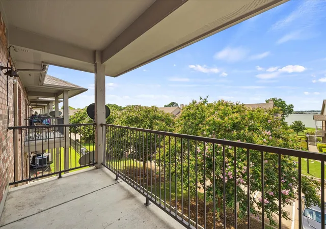 Photo 3 of Condo for sale at 1873 Signal Ridge Pl, Rockwall, TX 75032 | MLS# 21240779 | Listing updated on 2026-08-12