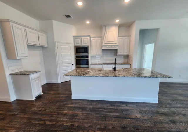 Photo 2 of Sale Pending at 376 Willie's Ct, Whitesboro, TX 76273 | MLS# 21249020 | Listing updated on 2026-08-21